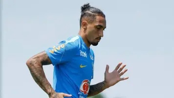 Raphinha vuelve a los entrenamientos de Brasil, pero es duda para el duelo ante Noruega