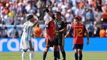Vincic defendió su arbitraje en la final del Mundial, justificó la roja de Enzo y habló de Messi