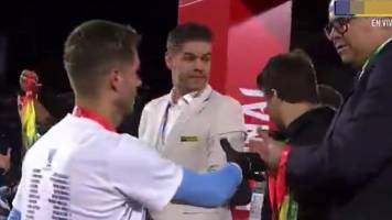 Video: Un alto funcionario de la FBF le niega la mano al Pato Rodríguez en la entrega de medallas