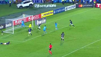Video: El increíble gol que se perdió Saavedra en el minuto final ante Millonarios en Colombia 