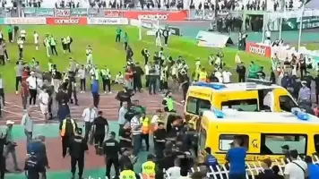 Mueren tres personas y 70 resultan heridas en incidente en un estadio de fútbol de Argel