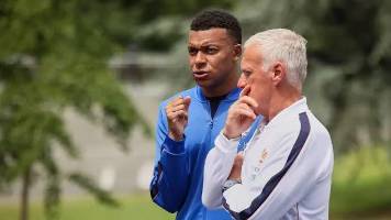 Deschamps destaca a Mbappé: “Defiende y es el primero en dar ejemplo”