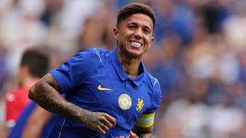 Enzo Fernández es abucheado por hinchas del Chelsea durante un amistoso