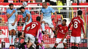 Manchester City, con diez, gana 1-0 el derbi ante Manchester United