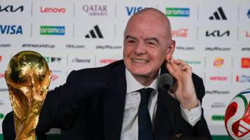 Infantino ironiza con la ausencia de Italia: “Con 64 equipos, quizás clasifique”