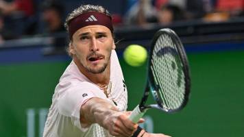 Zverev celebra su número 1 pasando a cuartos, en los que también estará Davidovich