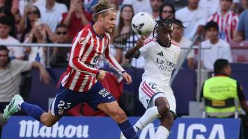 Real Madrid pierde 2-1 contra el Atlético y deja escapar al Barcelona