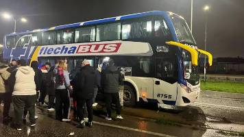 De la fiesta al pánico: balearon bus de hinchas de Tigre en Uruguay