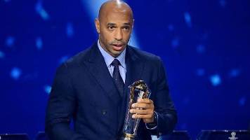 Thierry Henry recibe el Premio Presidente de la UEFA: “Aquí se cierra el círculo”
