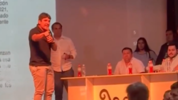 Raldes y ‘Keko’ Álvarez se enfrascan en un fuerte cruce en la tensa asamblea de Oriente 