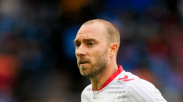 El futbolista danés Christian Eriksen se desploma durante un amistoso contra Ucrania