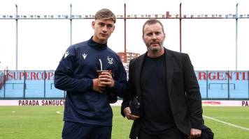 ¡Orgullo total! Relataba el partido y vivió el momento más emocionante al ver entrar a su hijo a la cancha