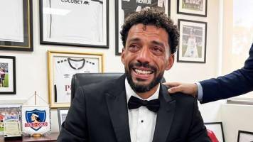 Vozinha llega hasta las lágrimas al firmar su contrato con Colo Colo