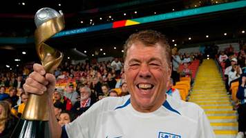 Fanatismo incondicional: aficionado vende su casa para ver a Inglaterra en el Mundial 