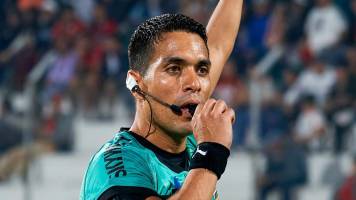 Video: Luis Villarroel es el primer árbitro en explicar públicamente una decisión del VAR en Bolivia