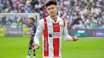 LDU de Quito hará oferta a Bolívar por la compra de Gabriel Villamil