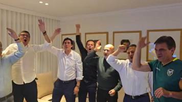 El festejo de Paz y sus ministros tras victoria de la Verde sobre Surinam