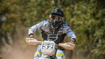 Dos días antes de perder la vida, Nicolás Pérez llegó a la meta empujando su moto tras quedarse sin gasolina 