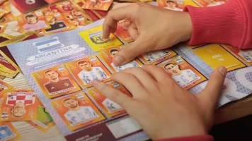 Completar el álbum del Mundial puede “salir una fortuna”, según un cálculo matemático 