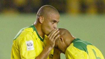 Nostalgia: Ronaldo y Robertos Carlos recrean icónica foto de ‘la Canarinha’ 