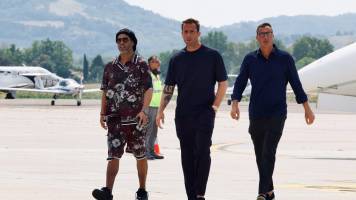 Ronaldinho aterriza en Italia para su presentación como nuevo jugador del Ravenna
