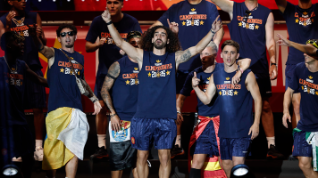 Lo hizo de nuevo: Cucurella revive su celebración viral tras el título de España