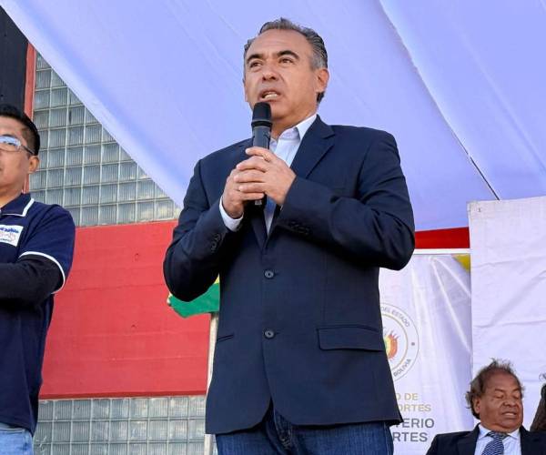 Viceministro se disculpa con el campeón mundial Conrrado Moscoso por la falta de apoyo