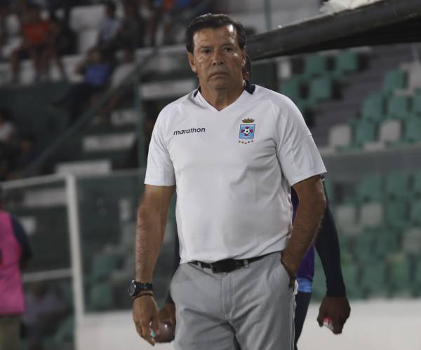 El partido aparte de Erwin Sánchez y los hinchas refineros en el Tahuichi