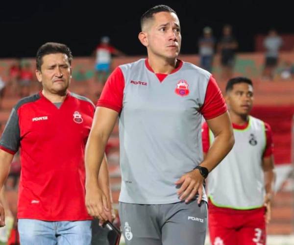 DT de Guabirá llega a la Felcc tras denunciar amenazas a familiar de jugador