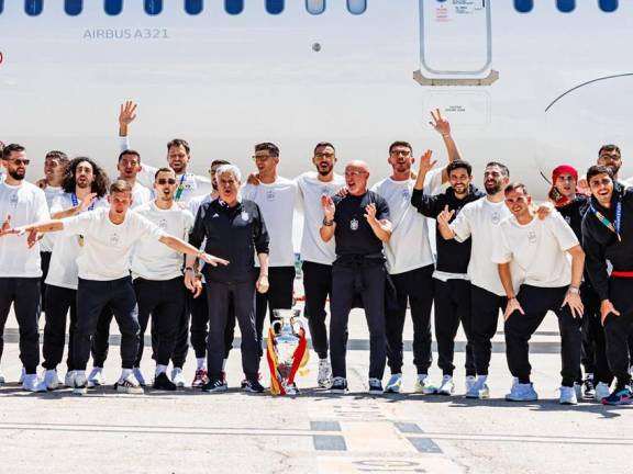 La selección española llegó a Madrid y recibe un homenaje para celebrar el título de la Euro