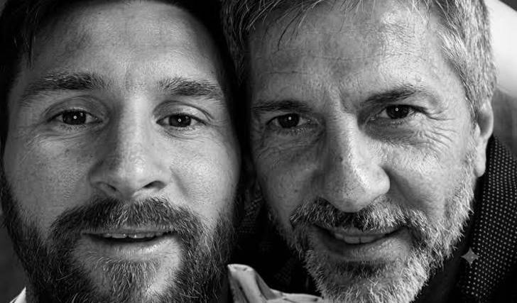 Lionel Messi (izq.) junto con su padre en una de sus últimas fotografías. 