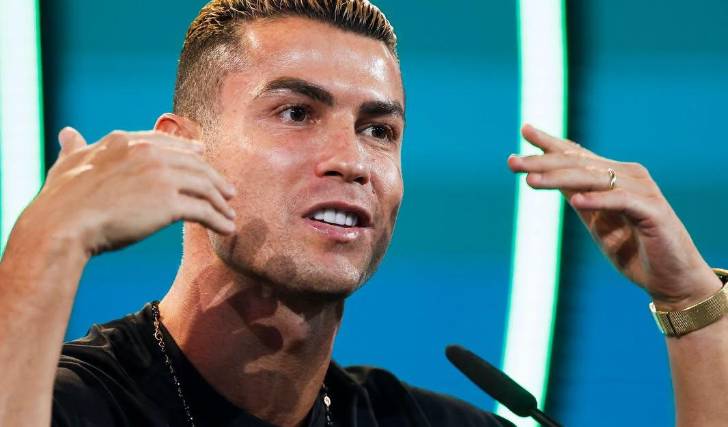 Cristiano Ronaldo habla en conferencia de prensa.