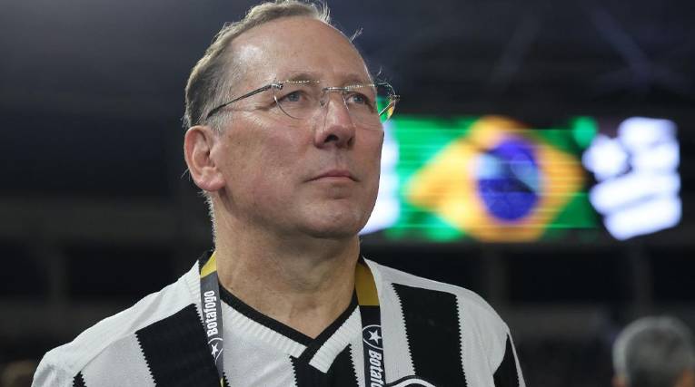 Los problemas que tiene el estadounidense John Textor derivaron en prohibición de vender jugadores al Botafogo.