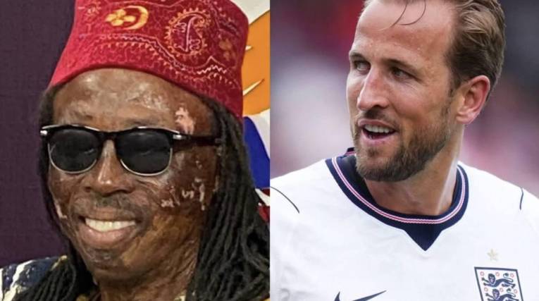 El brujo Nana Kwaku Bonsam (izq.) y el delantero inglés Harry Kane.