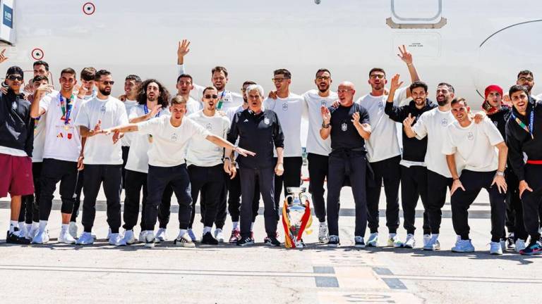 La selección española llegó a Madrid y recibe un homenaje para celebrar el título de la Euro