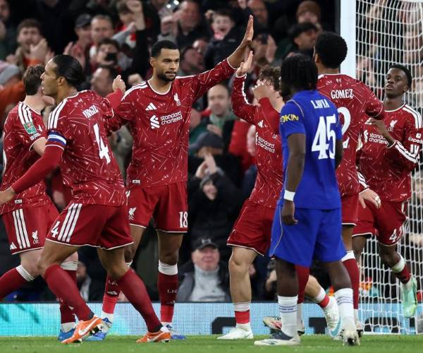 Los penales sonríen al Liverpool de Iraola y amargan al Chelsea de Xabi Alonso