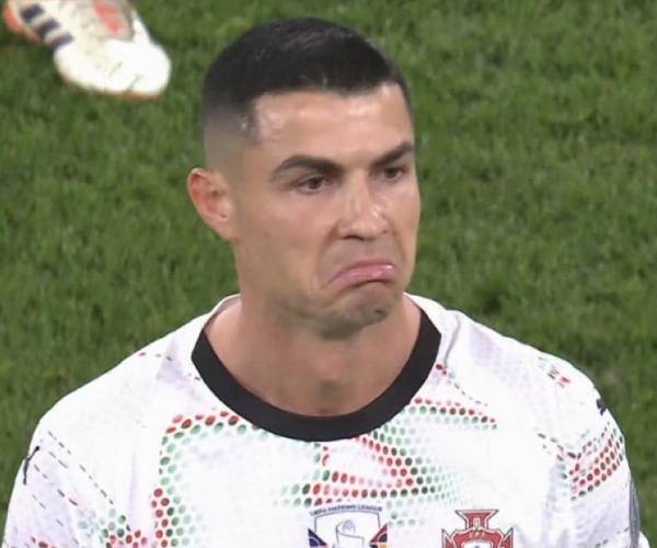 Video: Cristiano vio la tarjeta roja por tremendo codazo a jugador de Irlanda