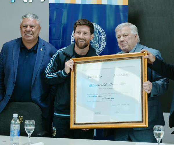 Leo Messi recibe el doctorado honoris causa de la UBA: “Nunca imaginé esto”