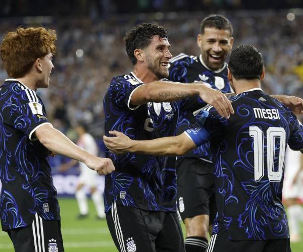 Argentina se pasea ante Jordania con goleada y avanza con puntaje perfecto