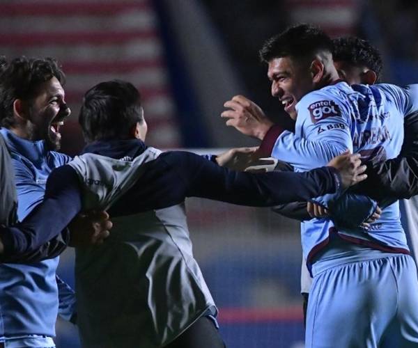 Bolívar logró un sufrido triunfo ante FC Universitario para liderar el torneo solitario