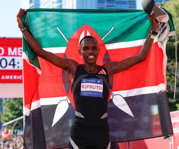 El keniano Kipruto conquista por fin el Maratón de Chicago