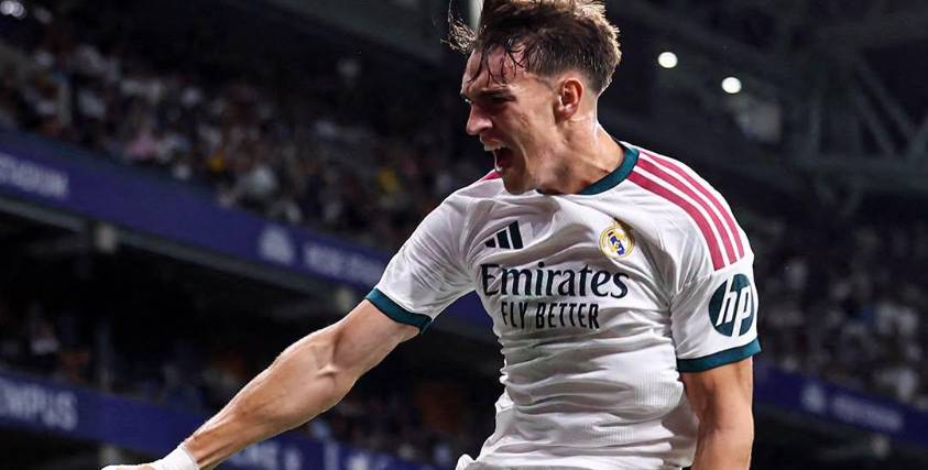 Carlos Espí celebra su gol para el 2-1 del Real Madrid ante el Espanyol. 