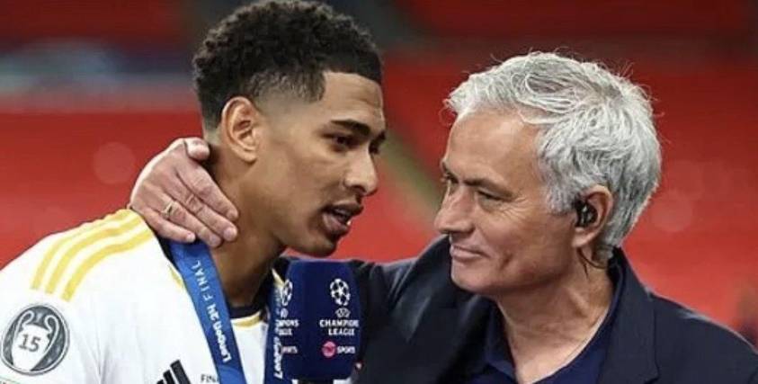 El inglés Jude Bellingham (izq.) junto con José Mourinho en un encuentro anterior por la Champios League. 