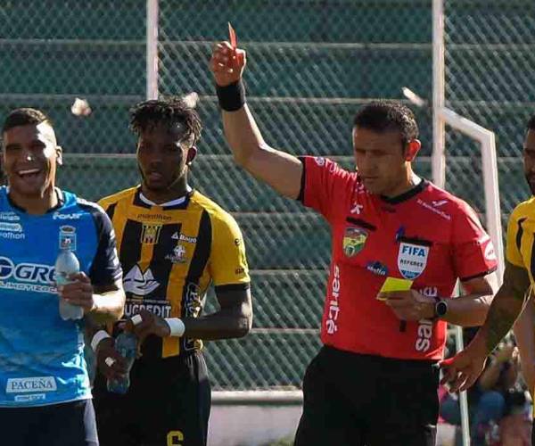 Polémica: Salen a la luz el video y los audios del VAR en el Blooming - The Strongest