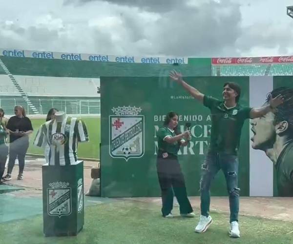 Martins es presentado oficialmente como nuevo jugador de Oriente Petrolero