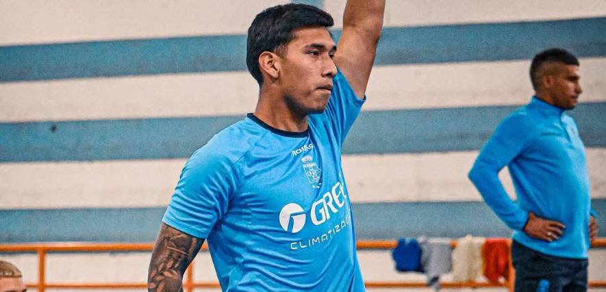 El delantero Jeyson Chura rescindió contrato con Blooming.