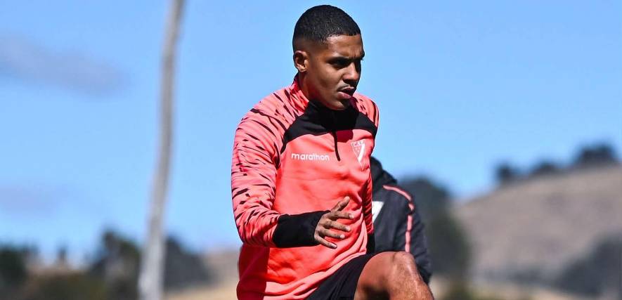 El brasileño Ramón de Carvalho trabaja en Huarina junto con sus nuevos compañeros en Always Ready. 
