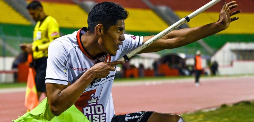 Fernando Nava, exdelantero de Always Ready, uno de sus últimos festejos en el club alteño. 