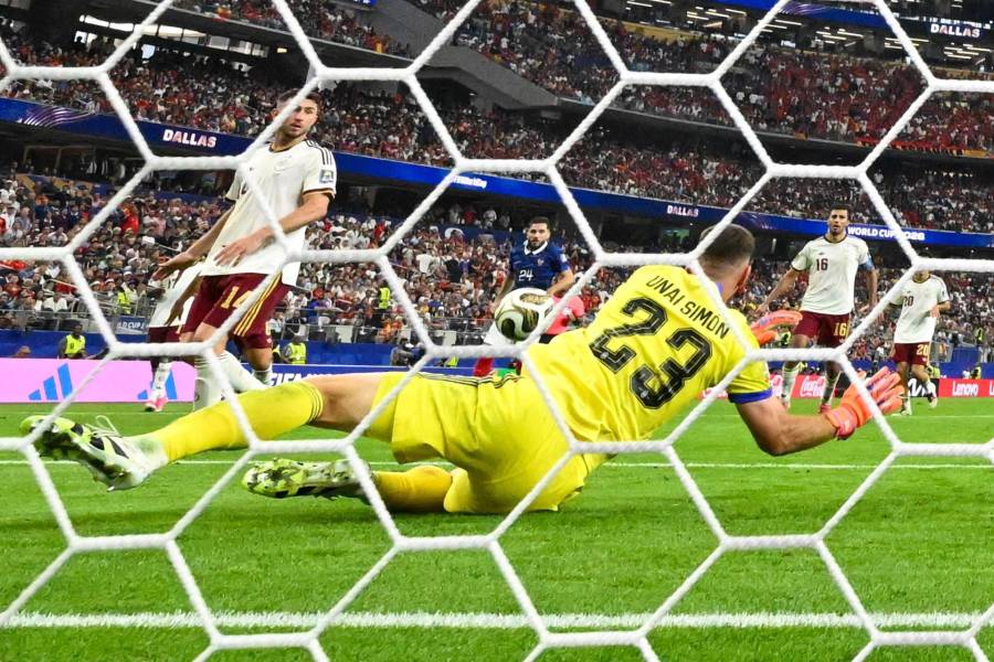 El guardameta español Unai Simon en la semifinal frente a Francia. 