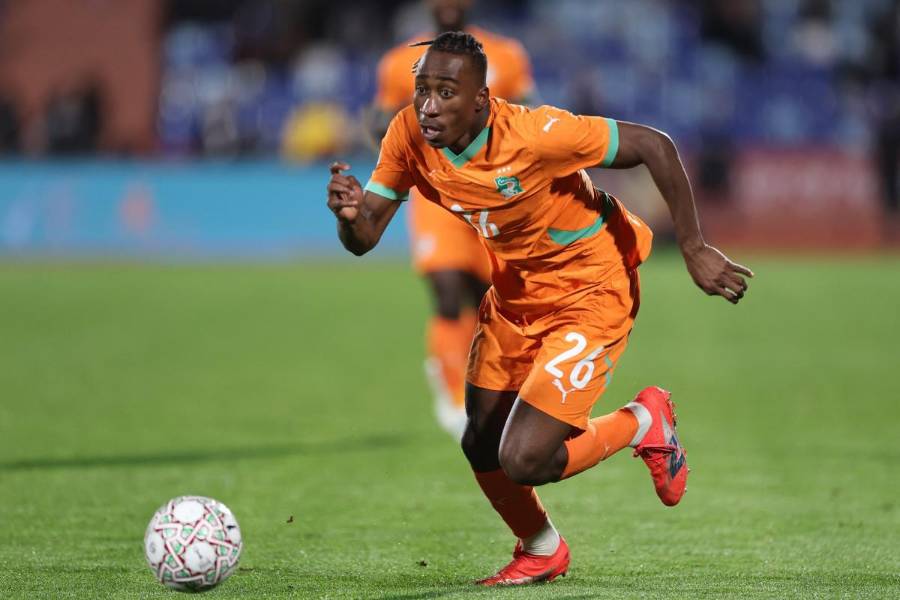 Yan Diomande defiende la camiseta de la selección de Costa de Marfil.